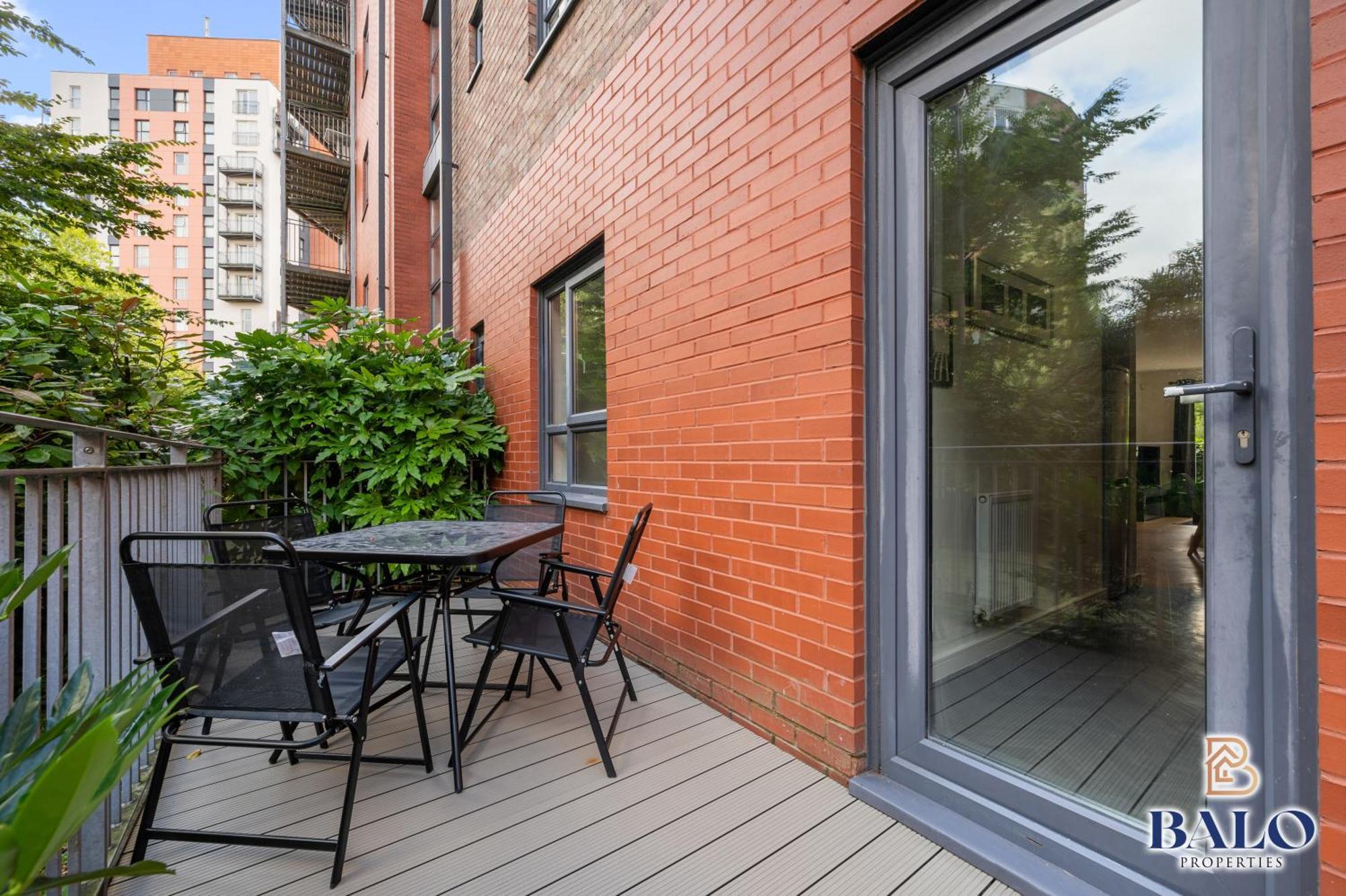 Modern Spacious 2Bedroom Apartment Great! Location By Etihad Mancity Stadium& Coop Live Arena マンチェスター エクステリア 写真