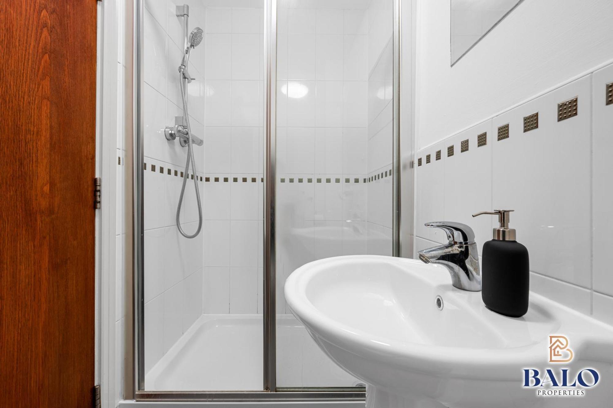 Modern Spacious 2Bedroom Apartment Great! Location By Etihad Mancity Stadium& Coop Live Arena マンチェスター エクステリア 写真